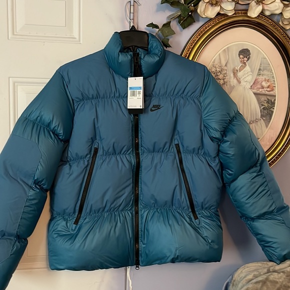 COPY - NIKE Blue puffer coat. NWT - Picture 2 of 5